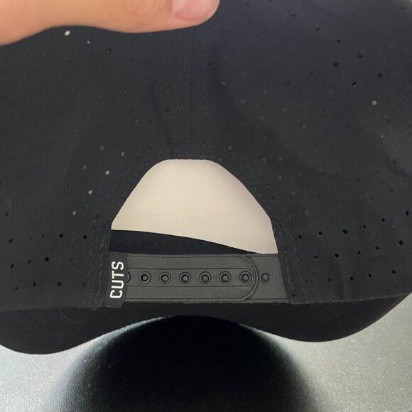 Black Snapback (Cuts hat)- never worn - Picture 3 of 4